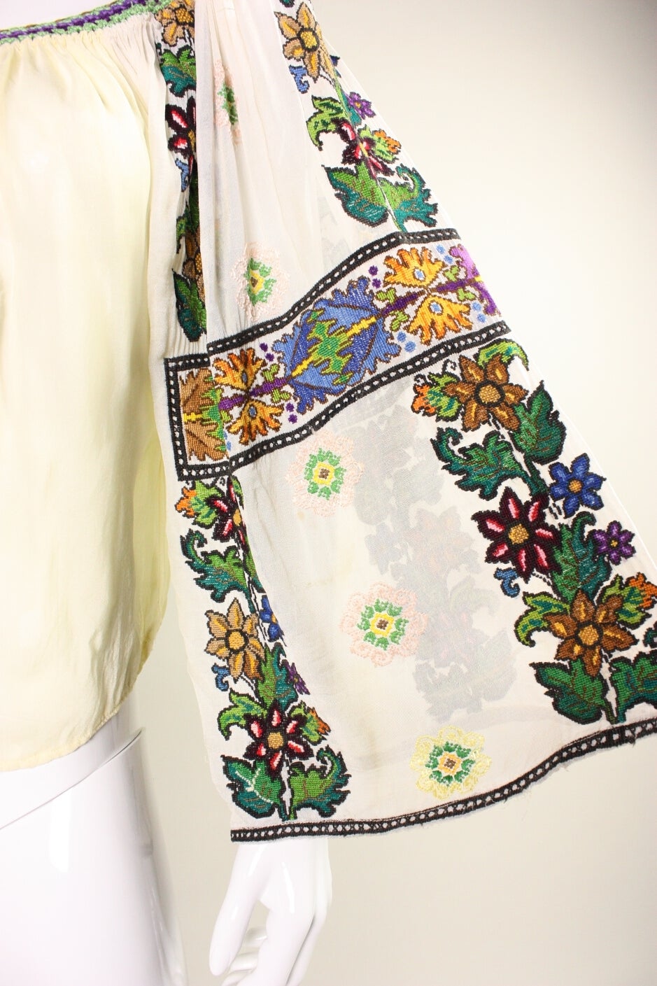 1930's Eastern European Embroidered Blouse 2