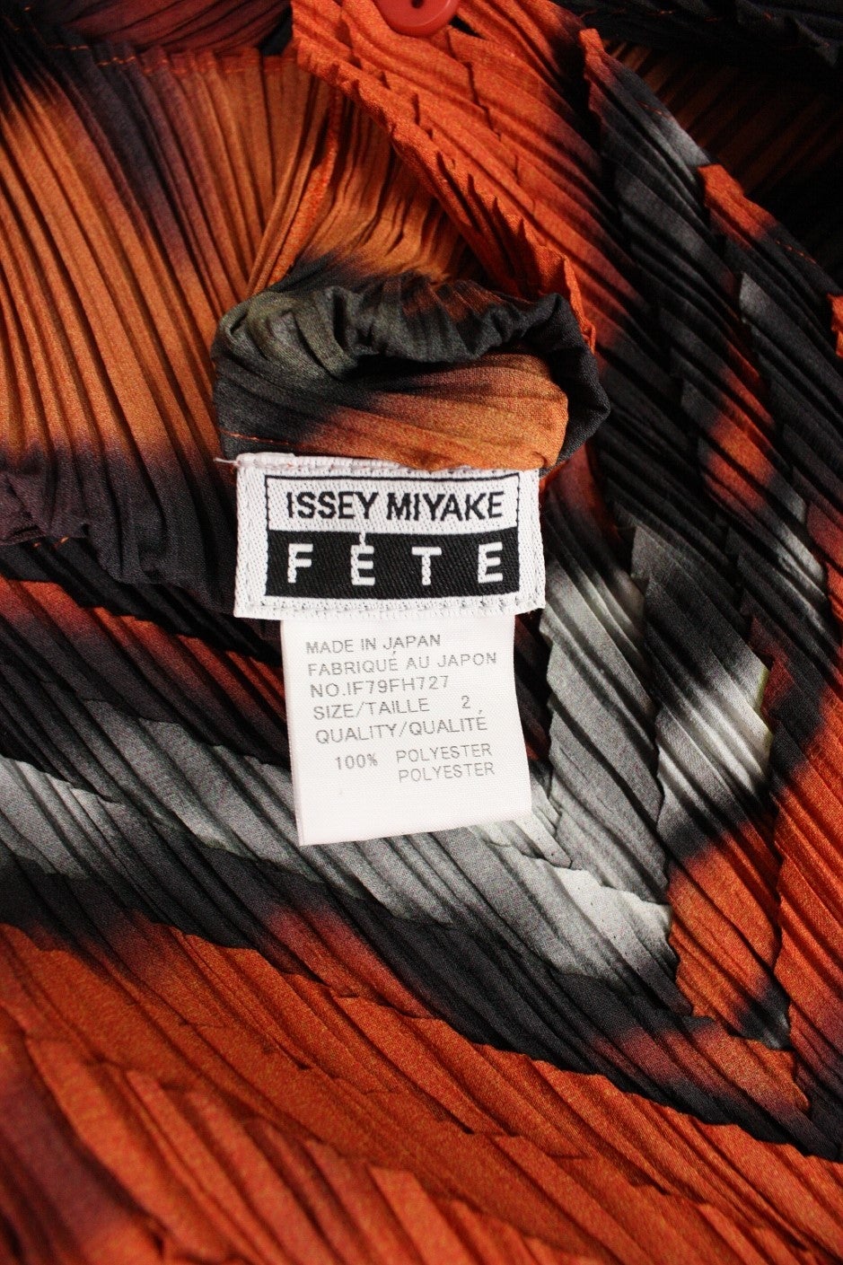 Issey Miyake Pleated Dress with Abstract Print For Sale 3