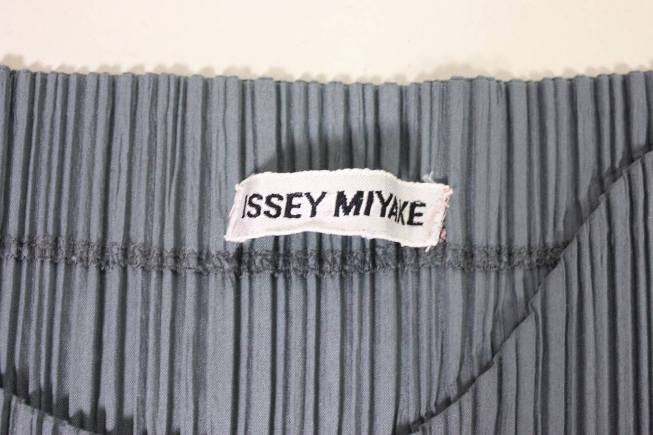 Issey Miyake Colorblocked Pleated Mini Dress, 1990s  For Sale 4