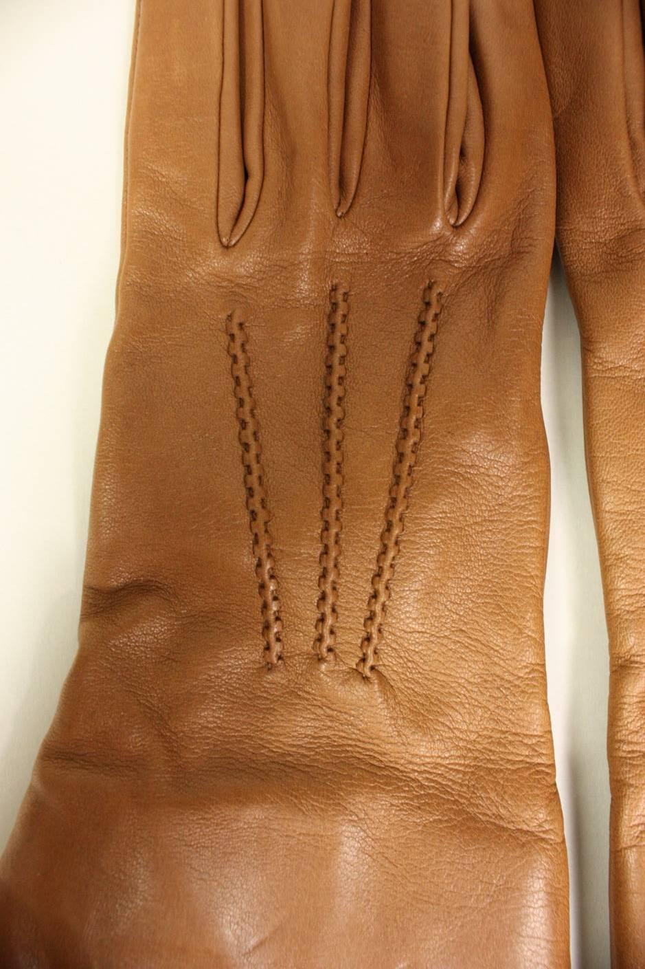 Hermes Lambskin Gauntlet Gloves with Fur Trim In Excellent Condition In Los Angeles, CA