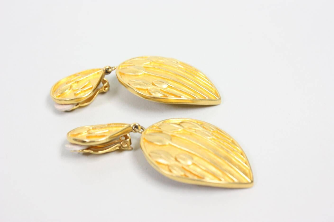 Karl Lagerfeld Leaf Drop Earrings In Excellent Condition In Los Angeles, CA