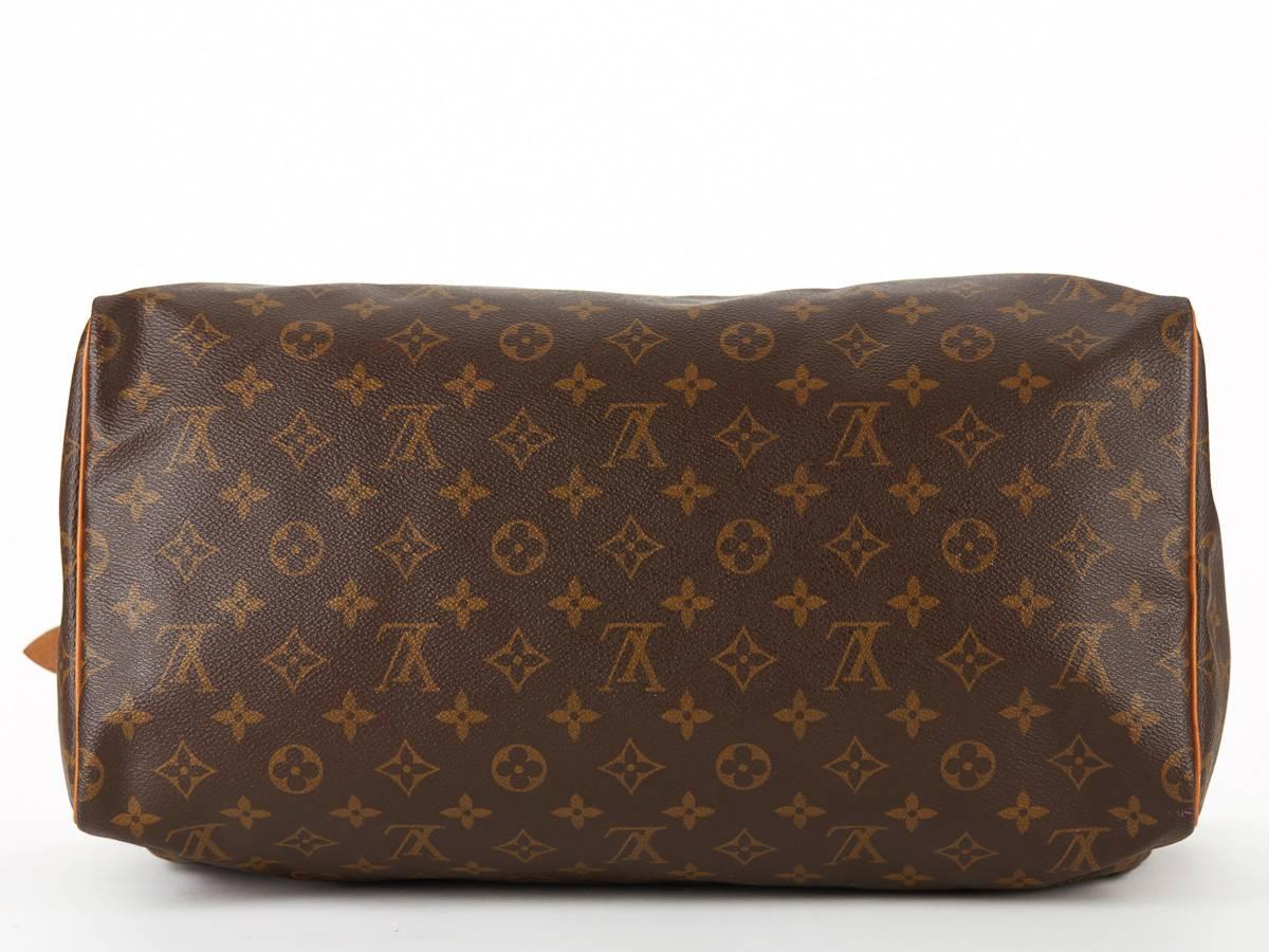 LOUIS VUITTON
BROWN CLASSIC MONOGRAM CANVAS VINTAGE SPEEDY 40

This ladies Louis Vuitton Speedy 40 is primarily made from brown canvas complimented by gold hardware. This bag is in very good pre-owned condition accompanied by Padlock. Circa 1994.