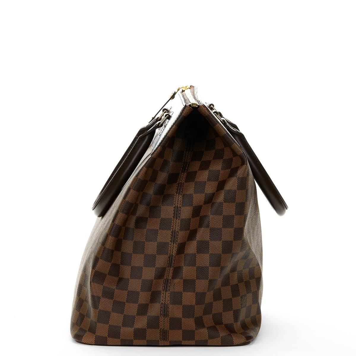 LOUIS VUITTON
Brown Damier Ebene Coated Canvas Greenwich PM

This LOUIS VUITTON Greenwich PM is in Excellent Pre-Owned Condition accompanied by Louis Vuitton Dust Bag, Padlock, Key. Circa 2005. Primarily made from Coated Canvas complimented by
