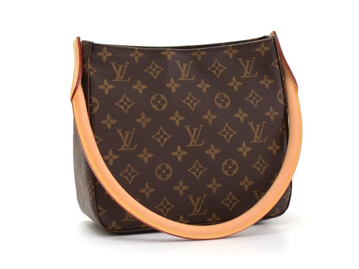 This ladies Louis Vuitton Looping MM is in excellent pre-owned condition accompanied by Louis Vuitton dust bag. Circa 2001. Primarily made from Canvas complimented by Gold hardware. Our  reference is HB074 should you need to quote this.

This