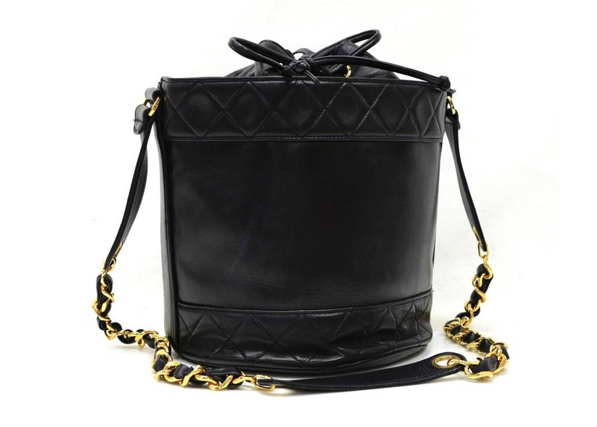 1990s Chanel Black Lambskin Drawstring Bucket Bag In Excellent Condition In Bishop's Stortford, Hertfordshire