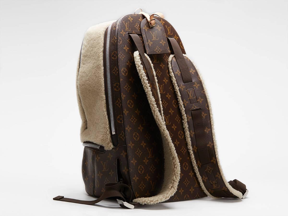 This unisex Louis Vuitton Marc Newson 'Célébration du Monogram' Backpack is primarily made from brown canvas complimented by silver hardware. This bag is in excellent pre-owned condition accompanied by Louis Vuitton luggage tag. 2014. Our 