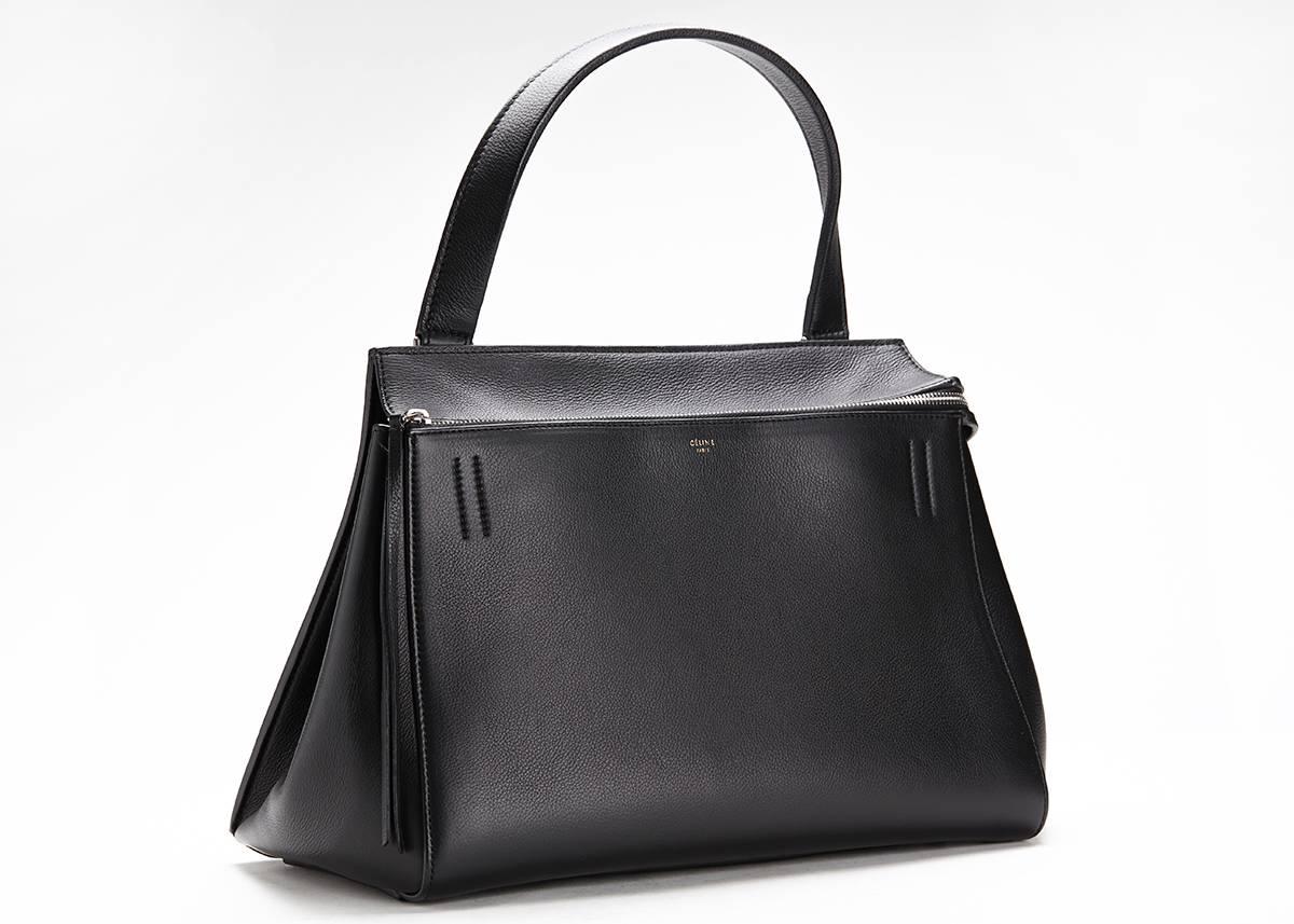 This ladies Céline Edge is primarily made from black drummed leather complimented by silver hardware. This bag is in excellent pre-owned condition accompanied by Céline dust bag, care cards. 2012. Our  reference is HB105 should you need to quote