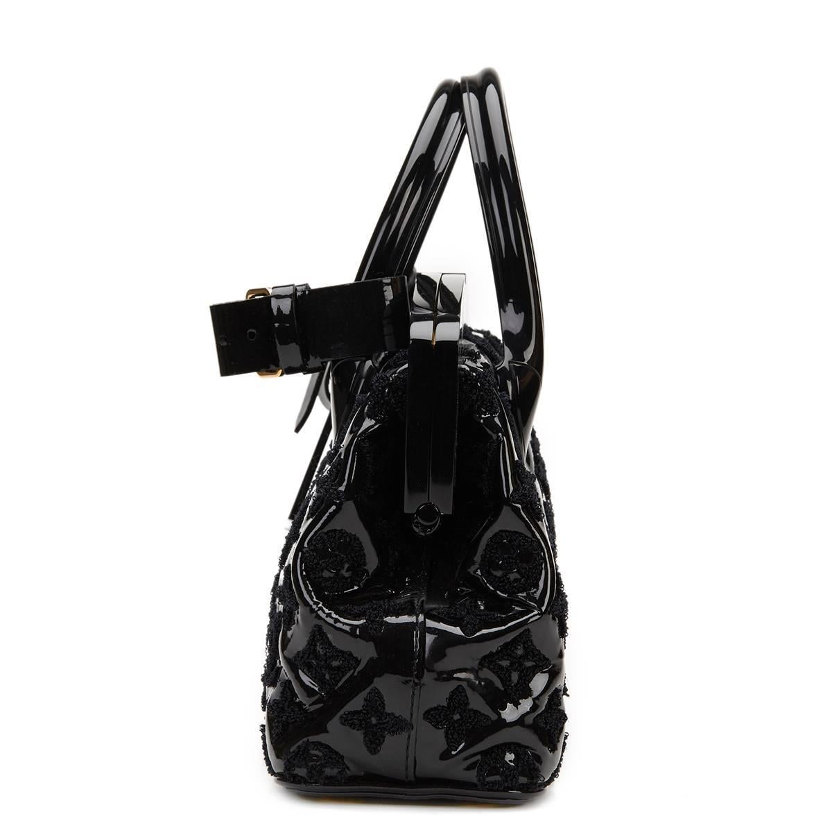 LOUIS VUITTON
Black Patent Leather Monogram Fascination Lockit BB Frame

This LOUIS VUITTON Lockit BB Frame is in Excellent Pre-Owned Condition accompanied by Louis Vuitton Dust Bag, Care Booklet. Circa 2011. Primarily made from Patent Leather