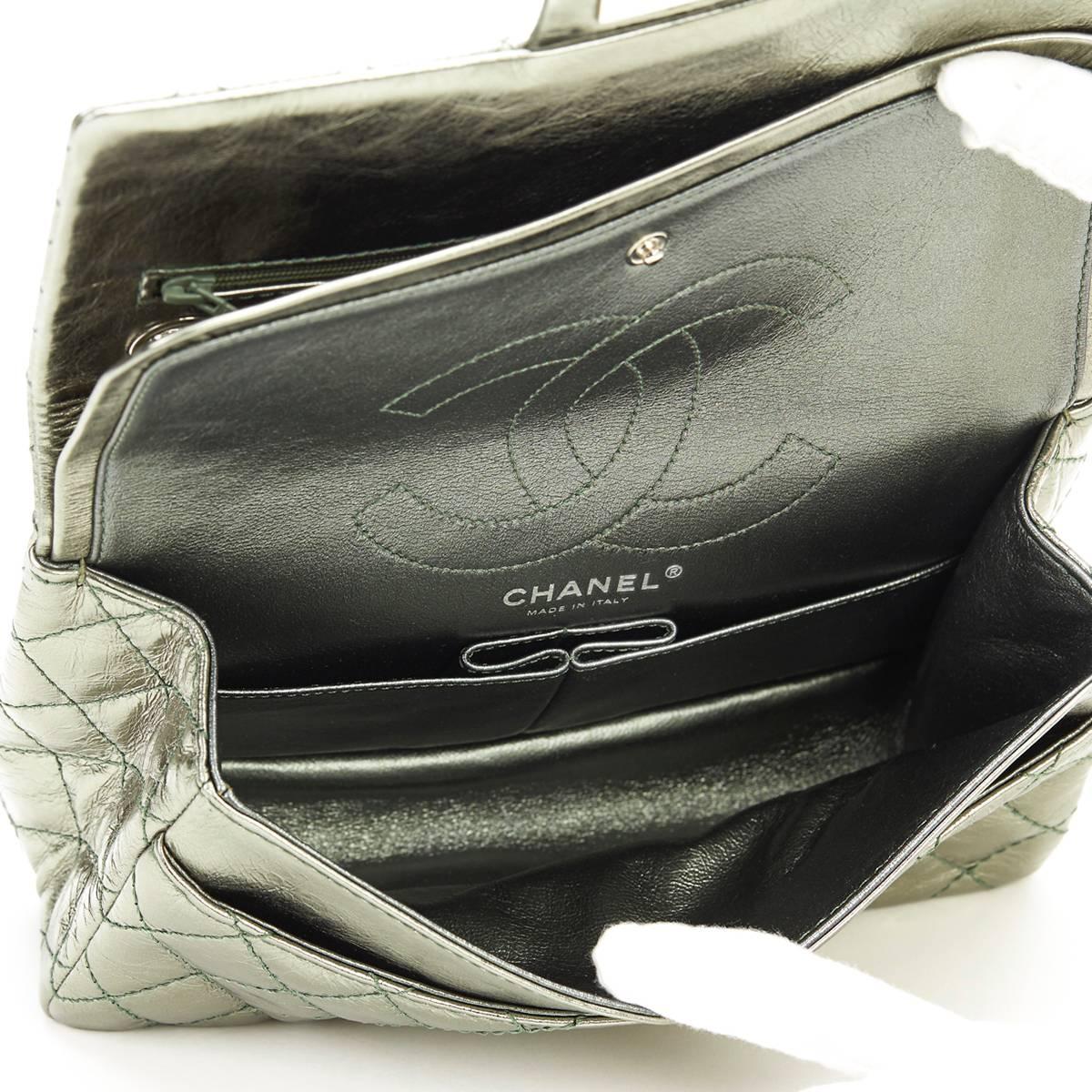 2000s Chanel Green Metallic Aged Calfskin 2.55 Reissue 225 Double Flap Bag 2