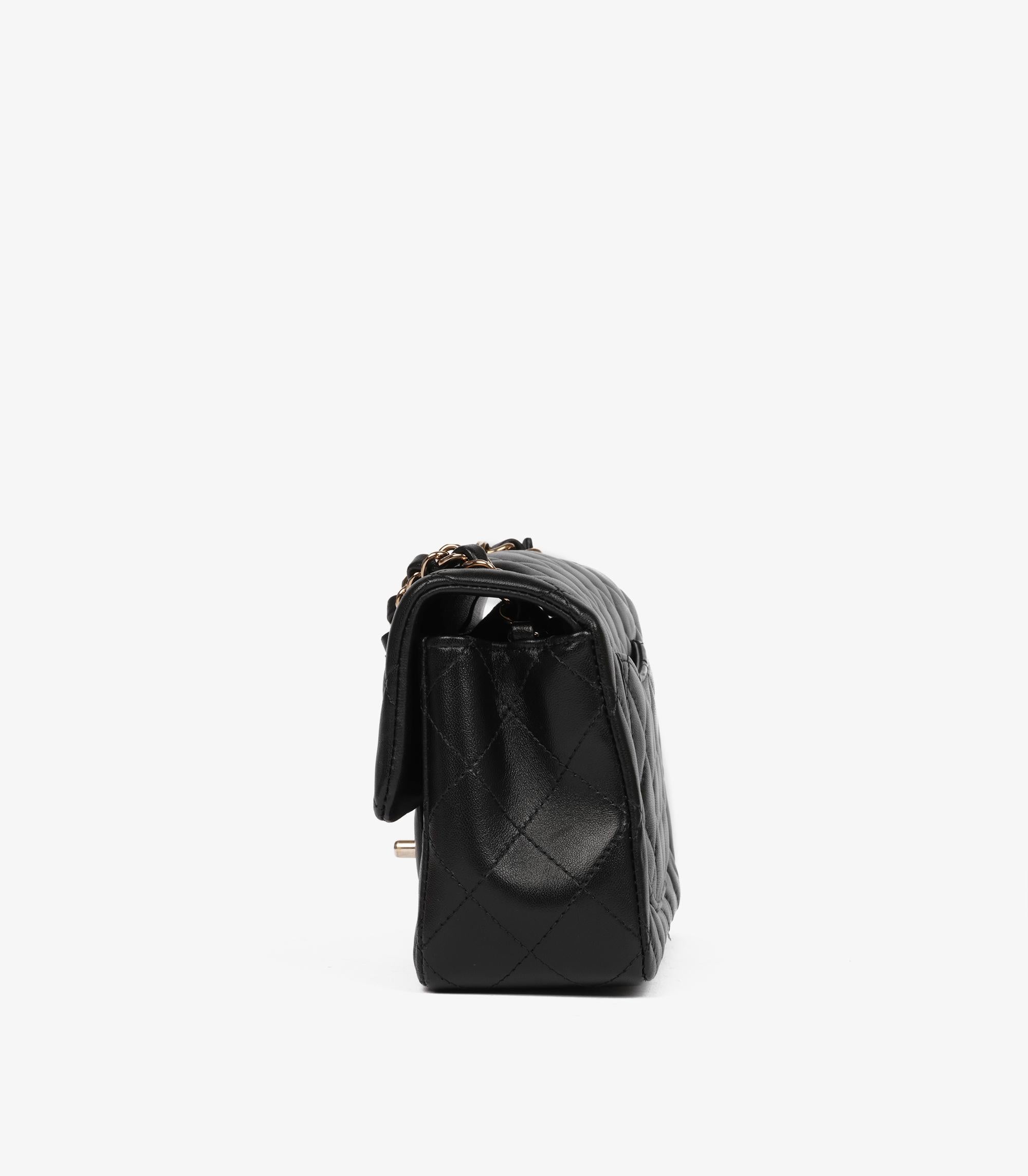 Chanel  Borsa Mini Flap rettangolare in pelle di agnello trapuntata nera in vendita 1