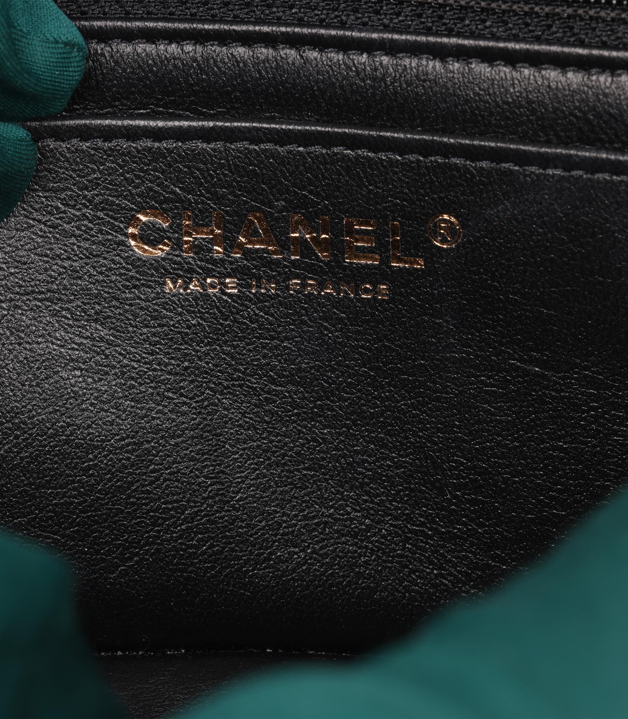 Chanel  Borsa Mini Flap rettangolare in pelle di agnello trapuntata nera in vendita 5
