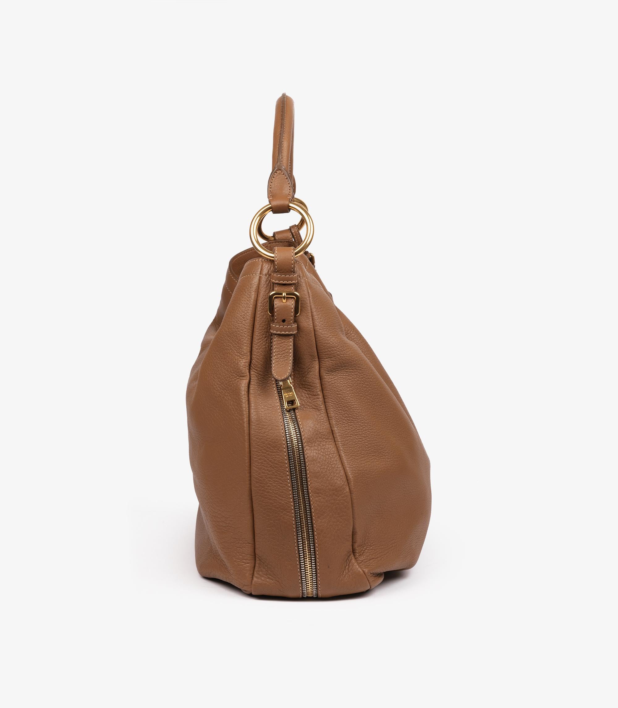 Hobo grande con doppia cerniera in pelle di cervo di Prada In condizioni ottime in vendita a Bishop's Stortford, Hertfordshire