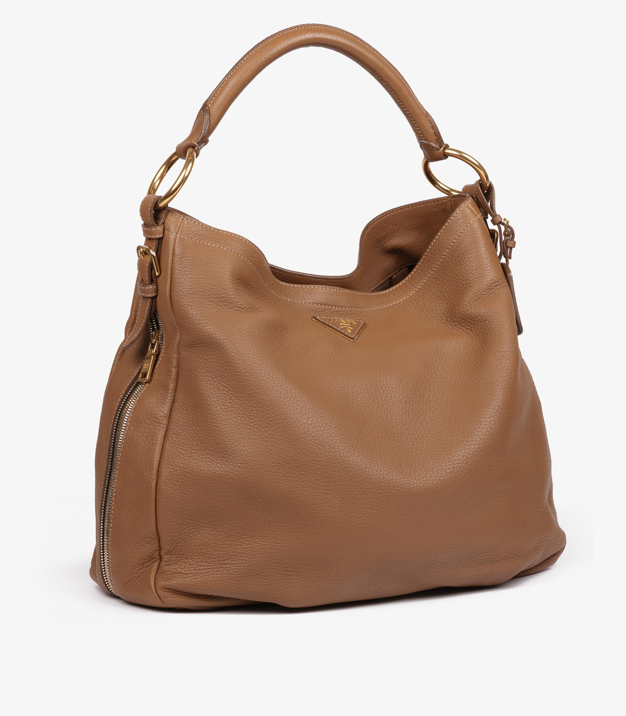 Grigio Hobo grande con doppia cerniera in pelle di cervo di Prada in vendita