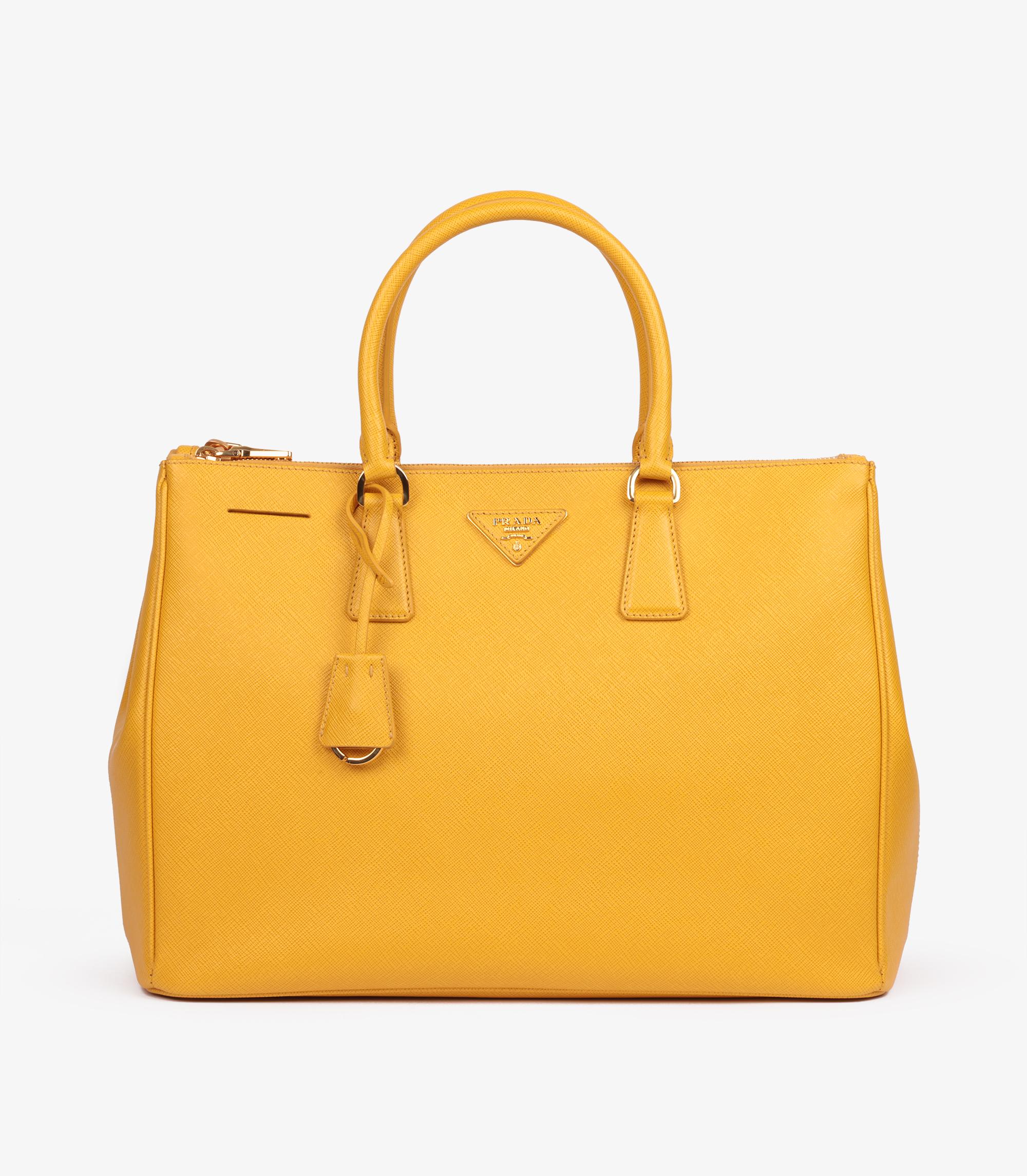 Prada - Grand sac à main Galleria en cuir Saffiano Lux en vente