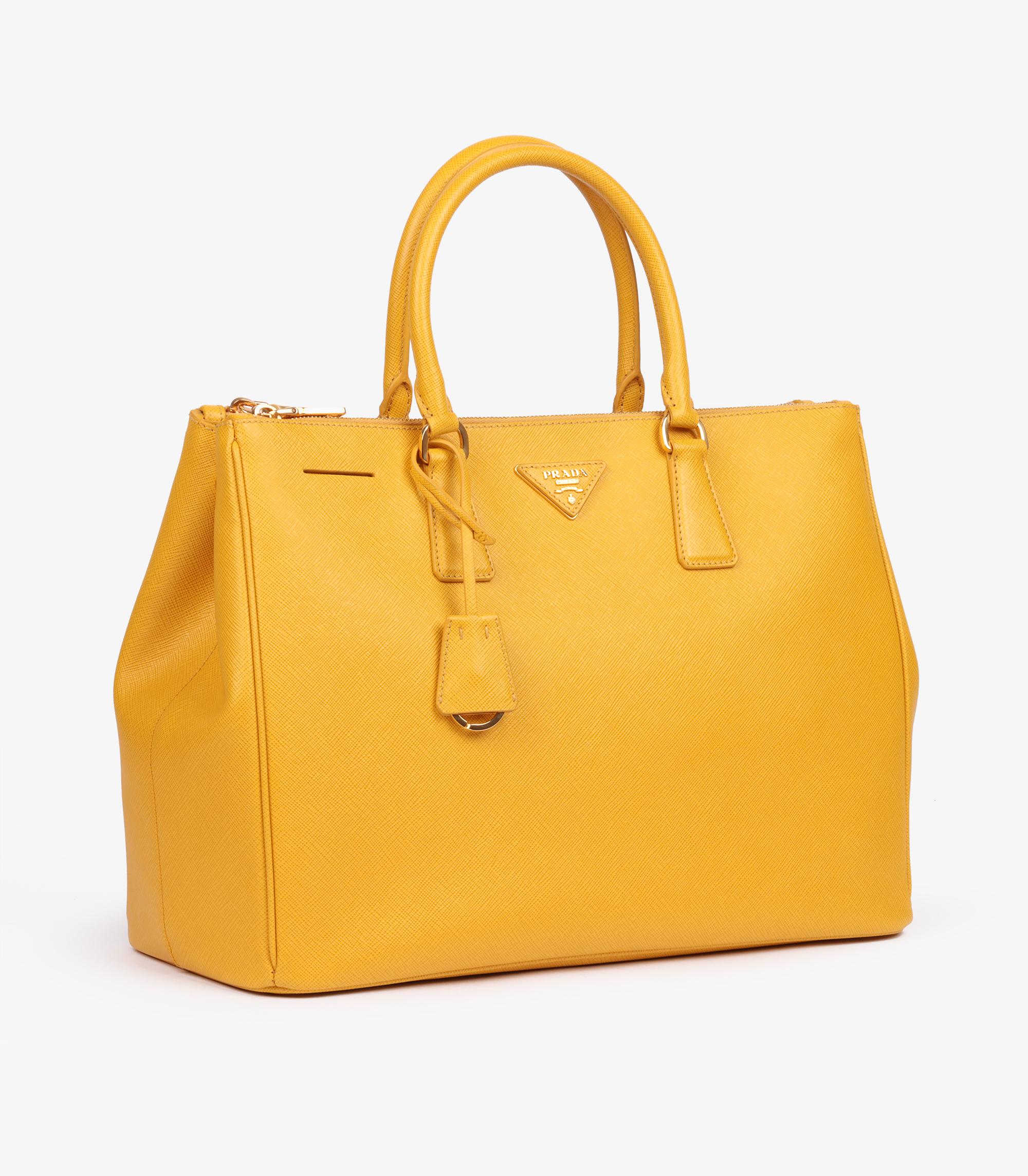 Gris Prada - Grand sac à main Galleria en cuir Saffiano Lux en vente
