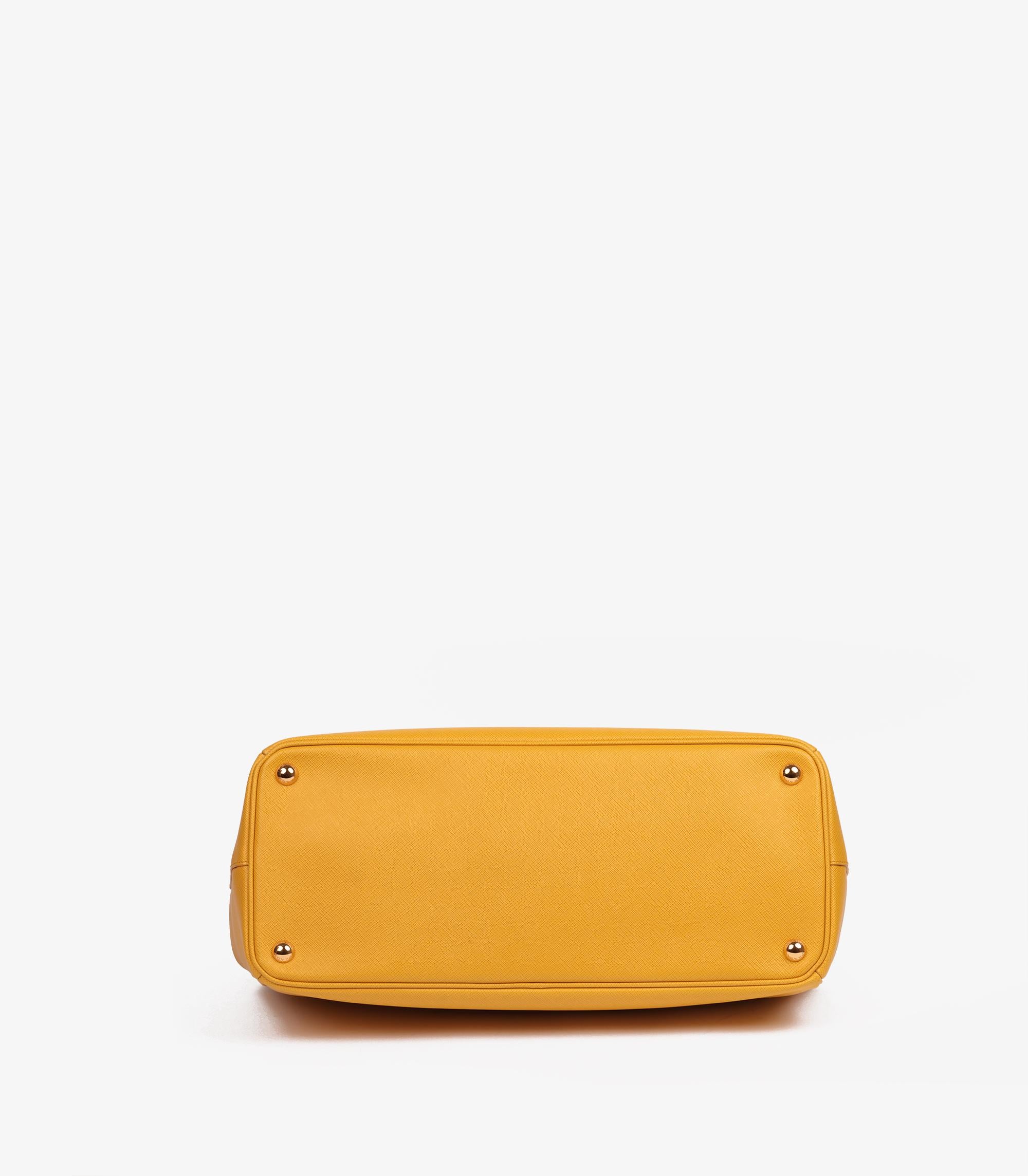 Prada - Grand sac à main Galleria en cuir Saffiano Lux en vente 2