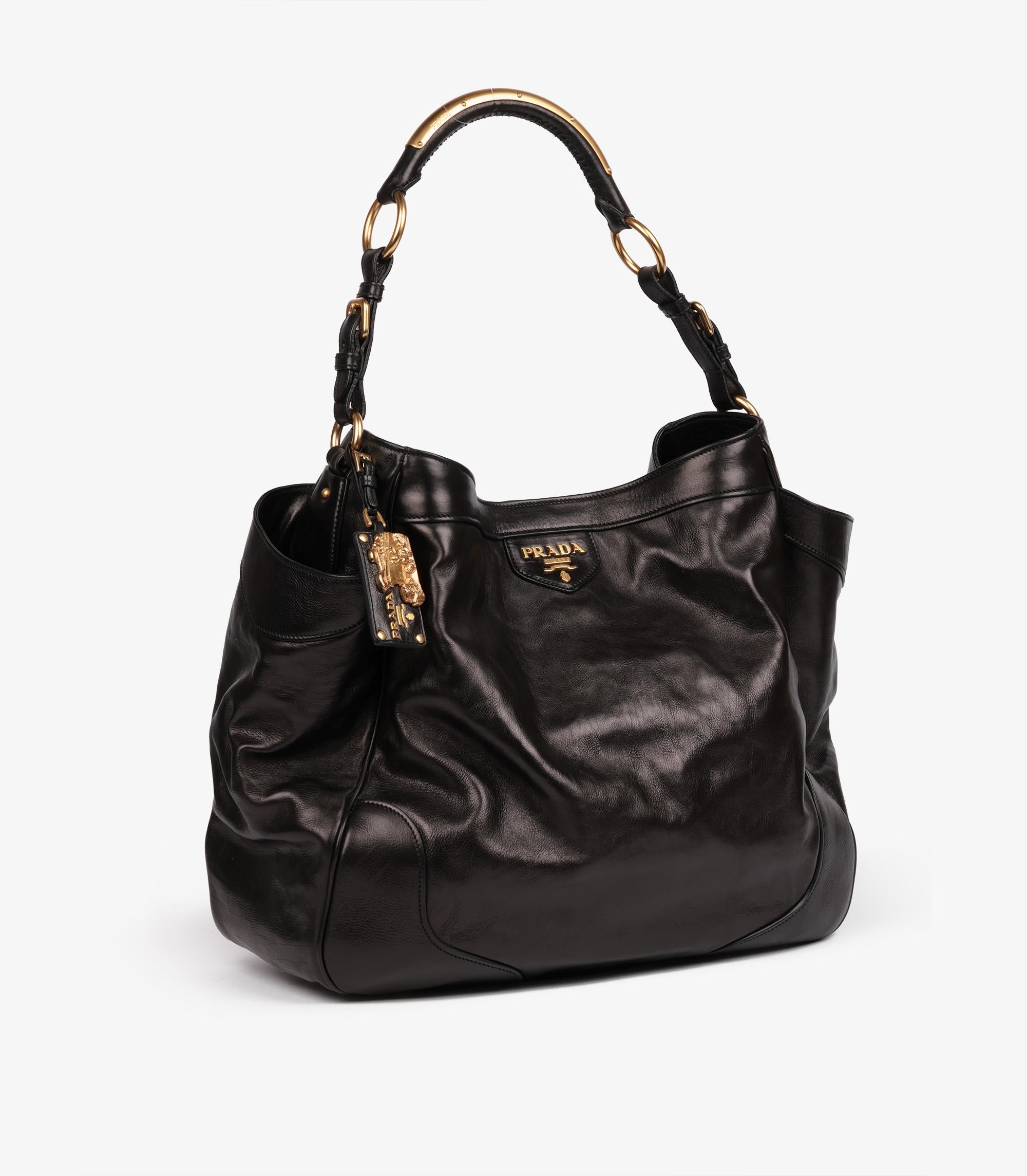 Nero Borsa Hobo grande in pelle di vitello di Prada, nero Vitello Daino in vendita