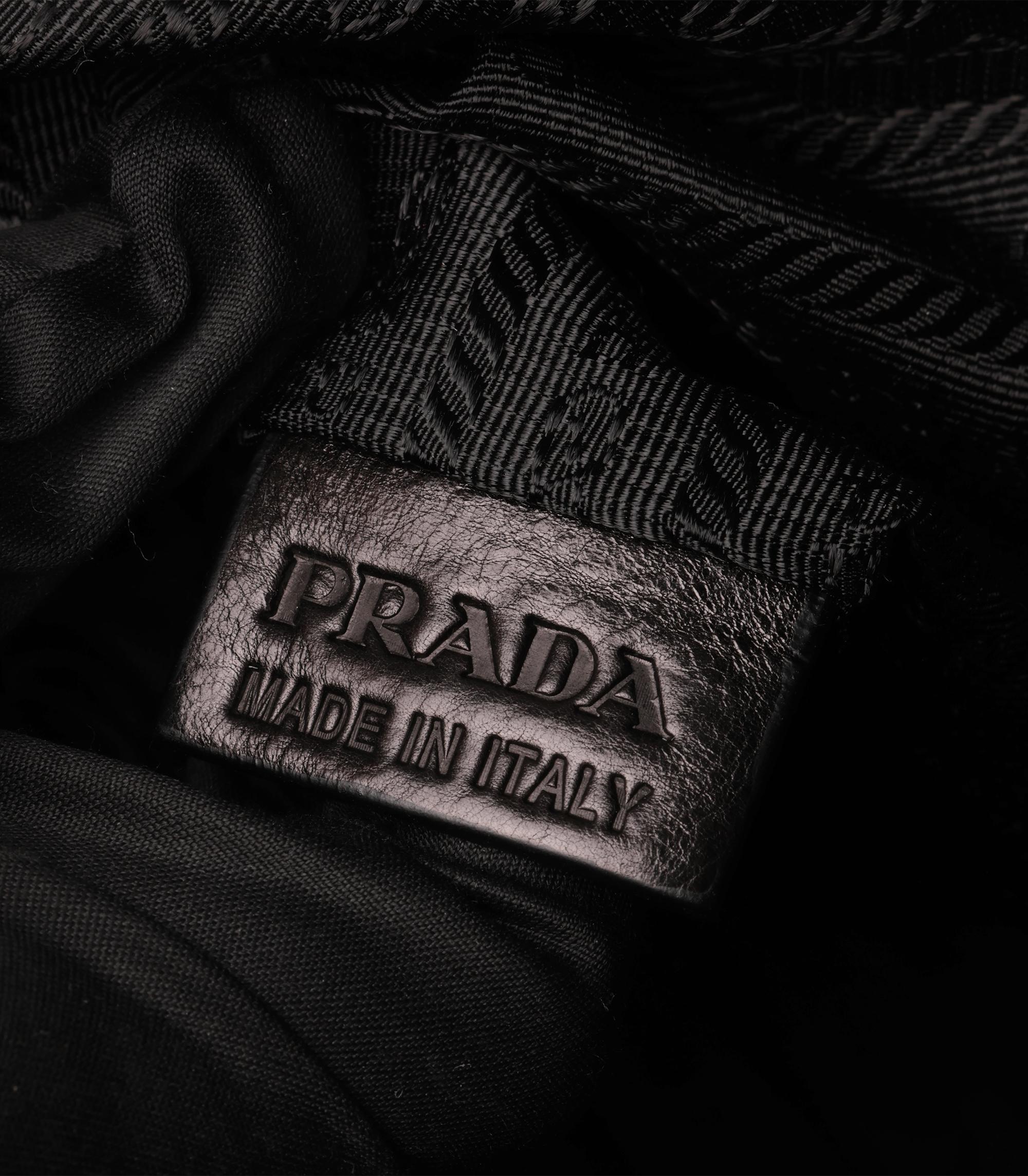 Borsa Hobo grande in pelle di vitello di Prada, nero Vitello Daino in vendita 4