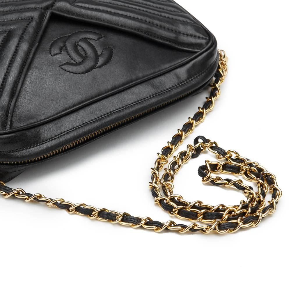 1980s Chanel Black Chevron Quilted Lambskin Vintage Camera Bag 2