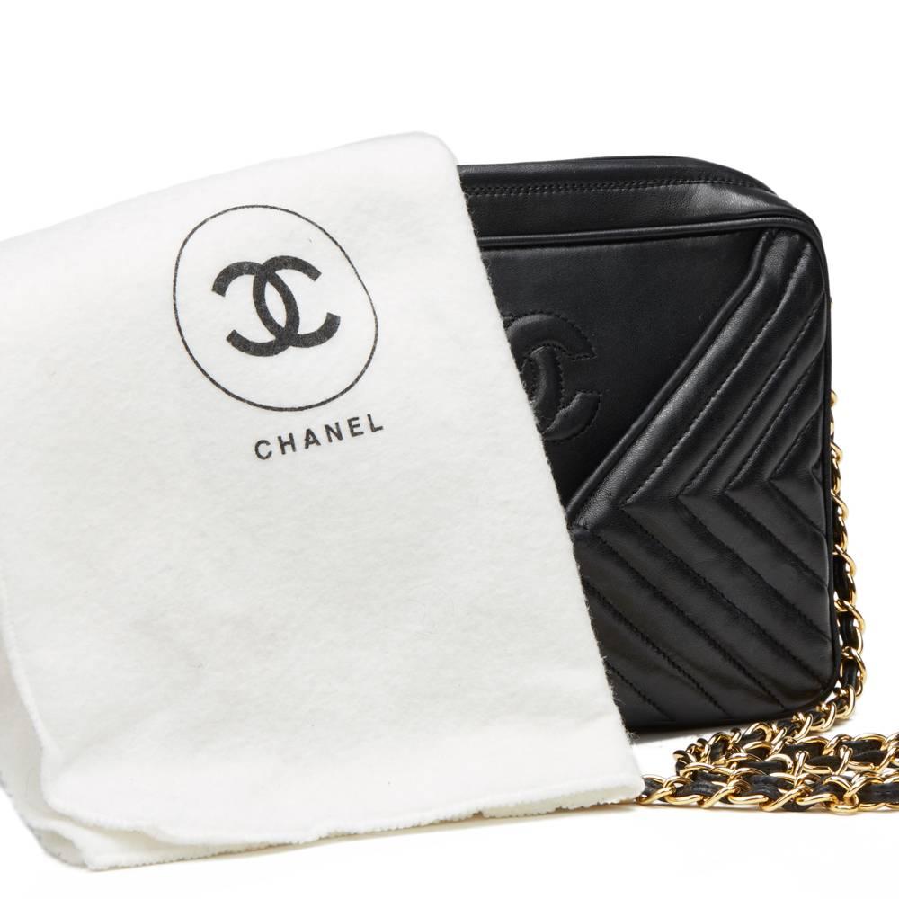 1980s Chanel Black Chevron Quilted Lambskin Vintage Camera Bag 3