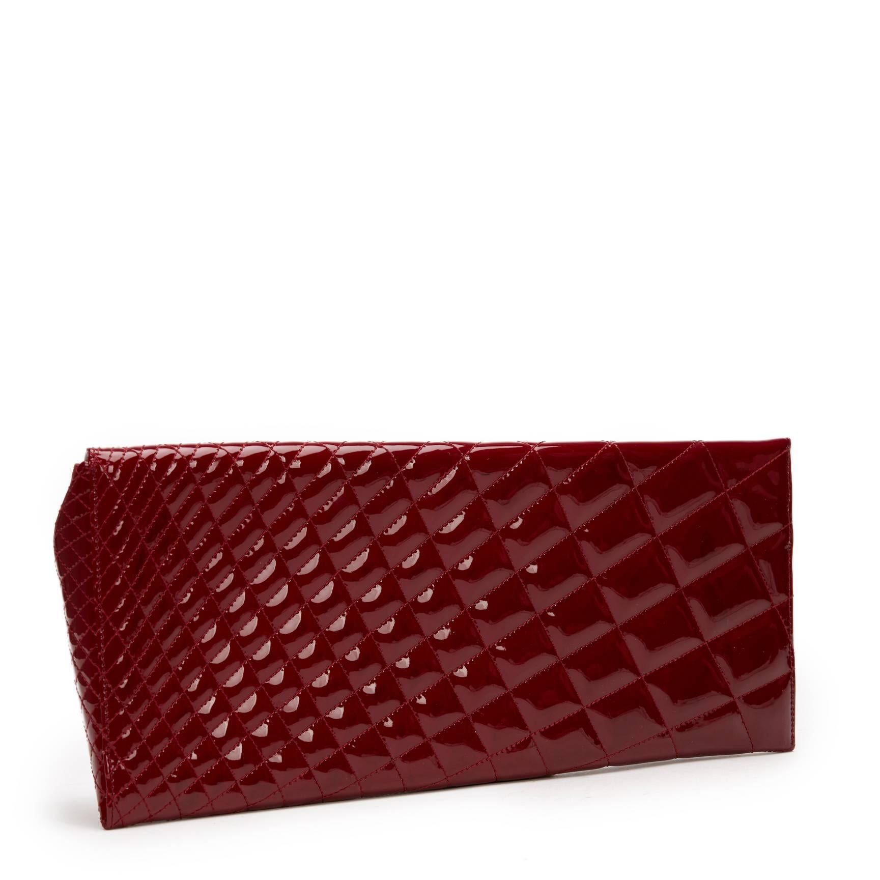 2000s Chanel Burgundy Quilted Patent Leather Geometric Clutch In Good Condition In Bishop's Stortford, Hertfordshire