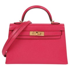 Hermès 2020 Rose Shocking Chevre Mysore Leather Mini Kelly 20cm II Sellier