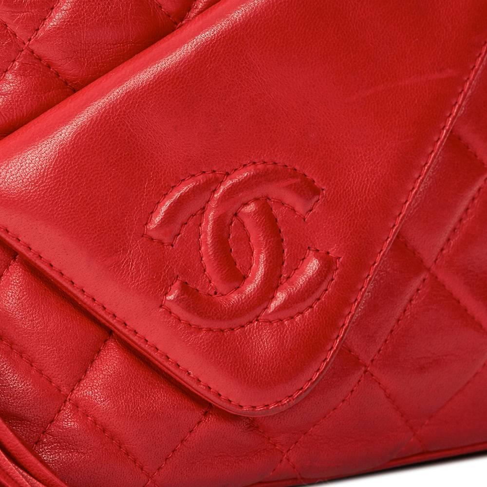 1990 Chanel Red Quilted Lambskin Vintage Camera Bag In Good Condition In Bishop's Stortford, Hertfordshire