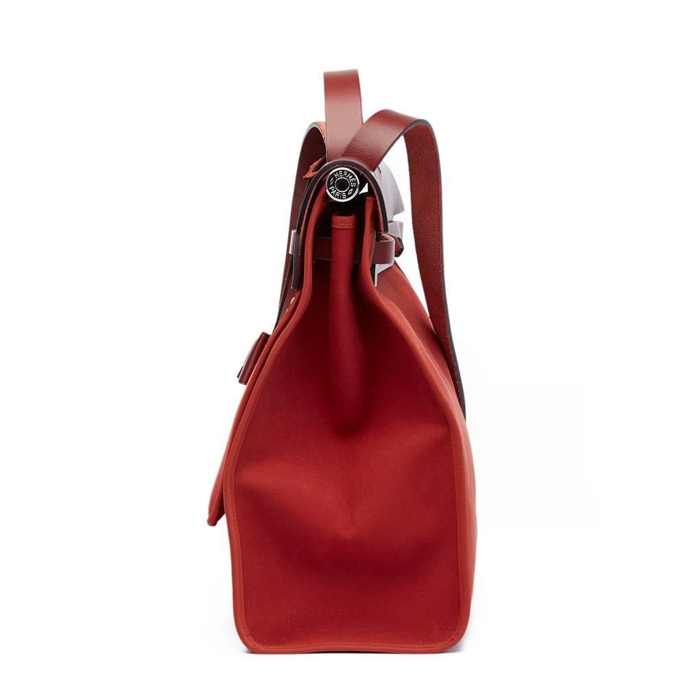 HERMES
Rouge H Hunter Cowhide Leather & Rouge Venitienne Canvas Herbag Zip 39

This HERMES Herbag Zip 39 is in Very Good Pre-Owned Condition accompanied by Detachable Pouch, Lock, Keys, Clochette. Circa 2015. Primarily made from Canvas, Hunter