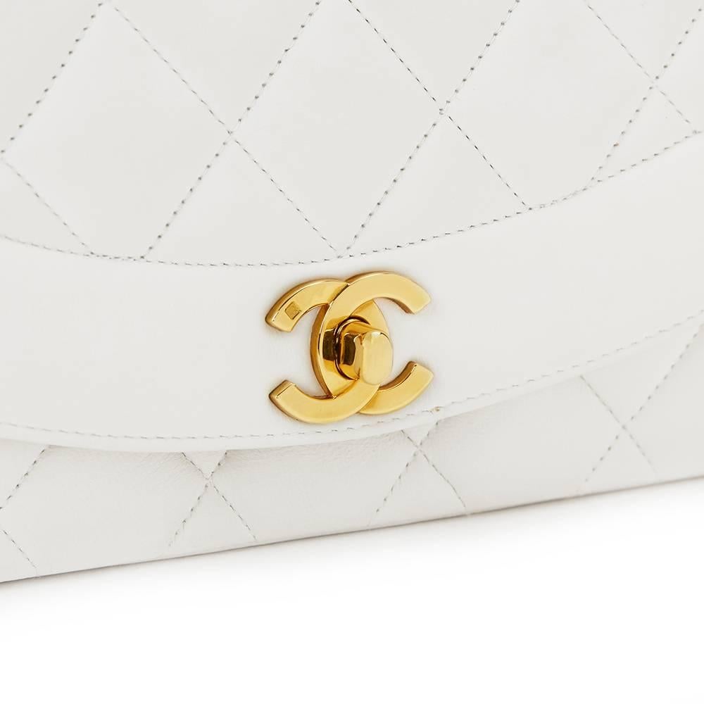 Chanel White Quilted Lambskin Vintage Small Diana Classic Single Flap Bag In Good Condition In Bishop's Stortford, Hertfordshire