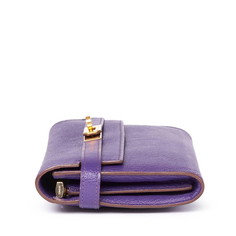 HERMÈS
Violet Chevre Mysore Leather Kelly Long Wallet

 Reference: HB1562
Serial Number: [N]
Age (Circa): 2010
Accompanied By: Hermès Dust Bag
Authenticity Details: Date Stamp (Made in France)
Gender: Ladies
Type: Small Leather Goods

Colour: