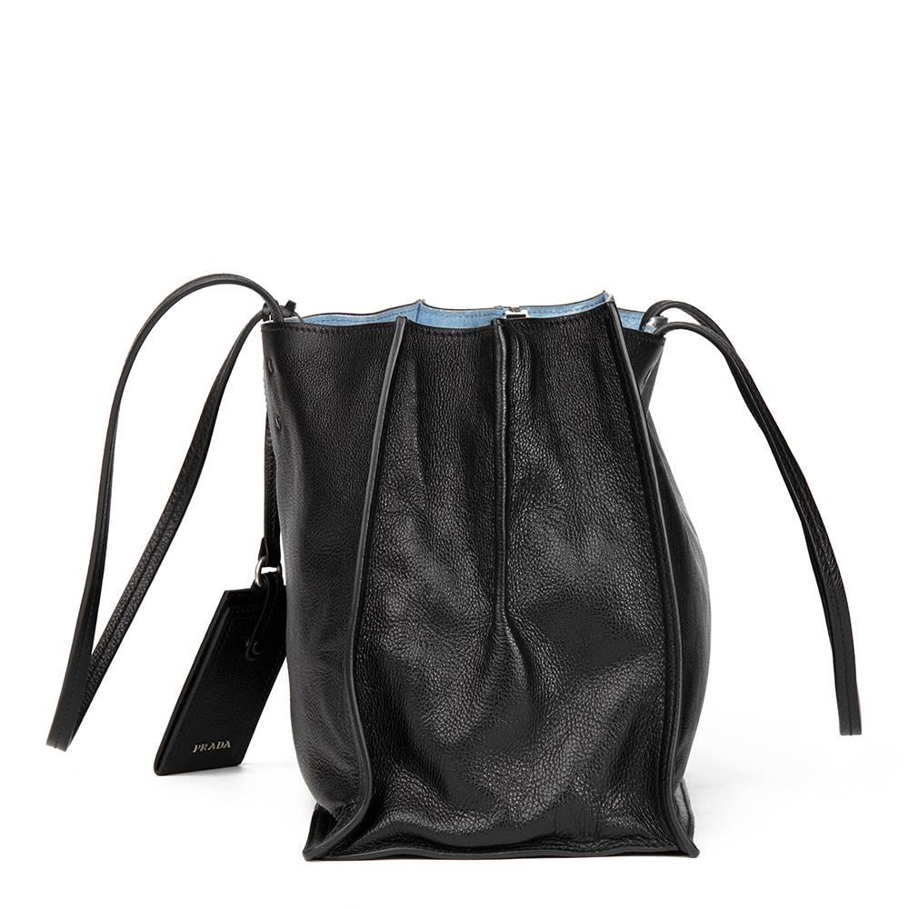 PRADA
Black Calfskin Leather Etiquette Tote

This PRADA Etiquette Tote is in Excellent Pre-Owned Condition accompanied by Prada Dust Bag. Circa 2017. Primarily made from Calfskin Leather complimented by Silver hardware. Our  reference is HB1576