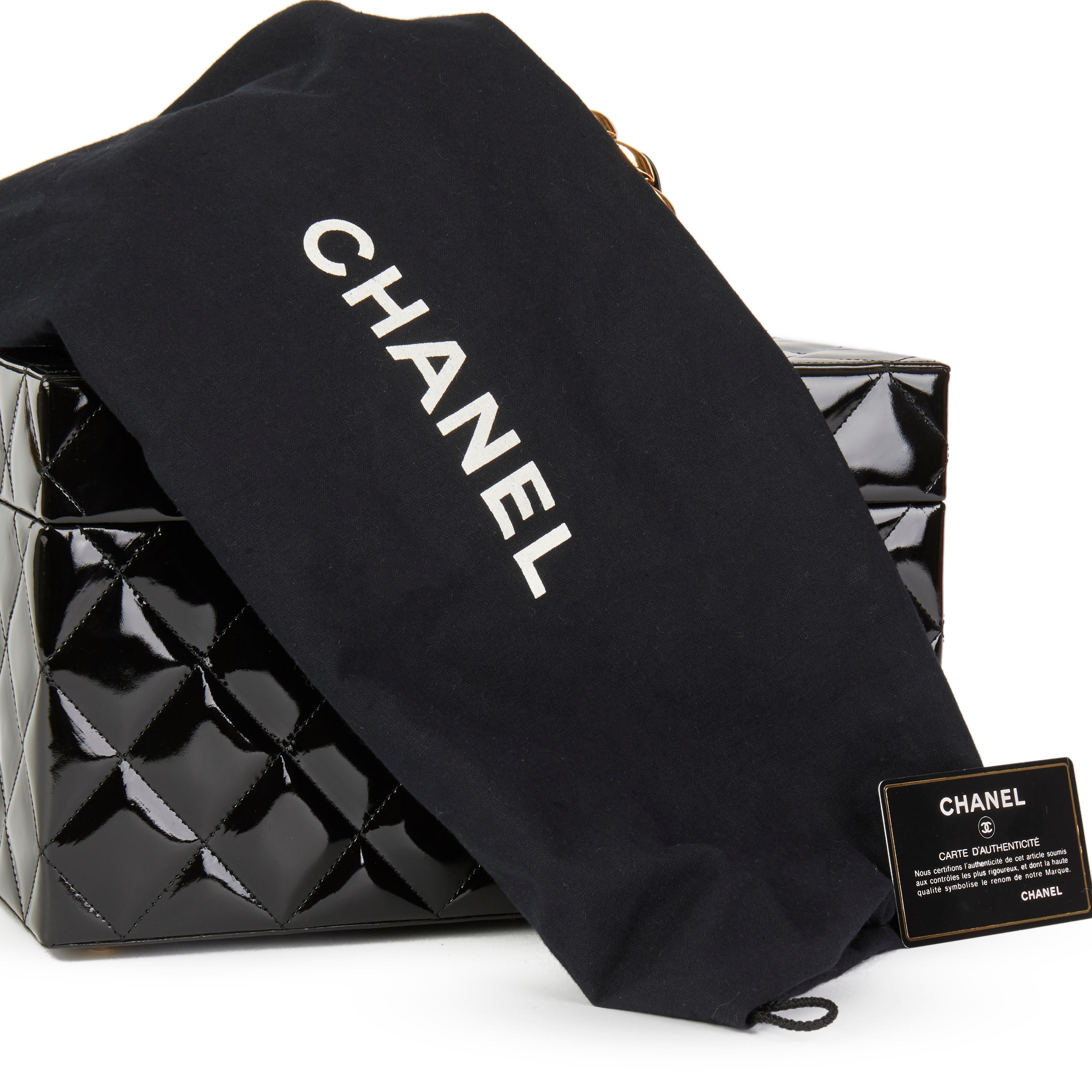 1994 Chanel Black Patent Leather Vintage Classic Vanity Case 5