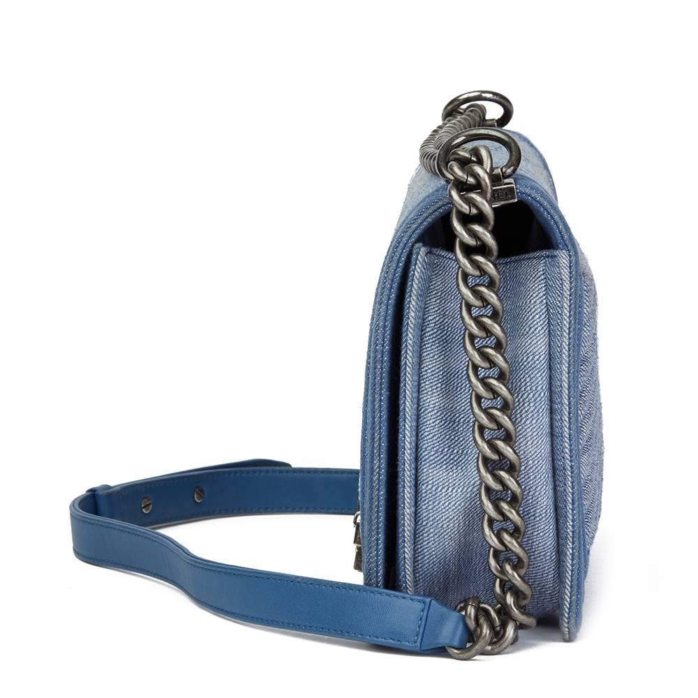 CHANEL
Blue Chevron Quilted Denim New Medium Le Boy

 Reference: HB1870
Serial Number: 20845511
Age (Circa): 2015
Authenticity Details: Serial Sticker (Made in Italy)
Gender: Ladies
Type: Shoulder, Crossbody

Colour: Denim
Hardware: Antiqued