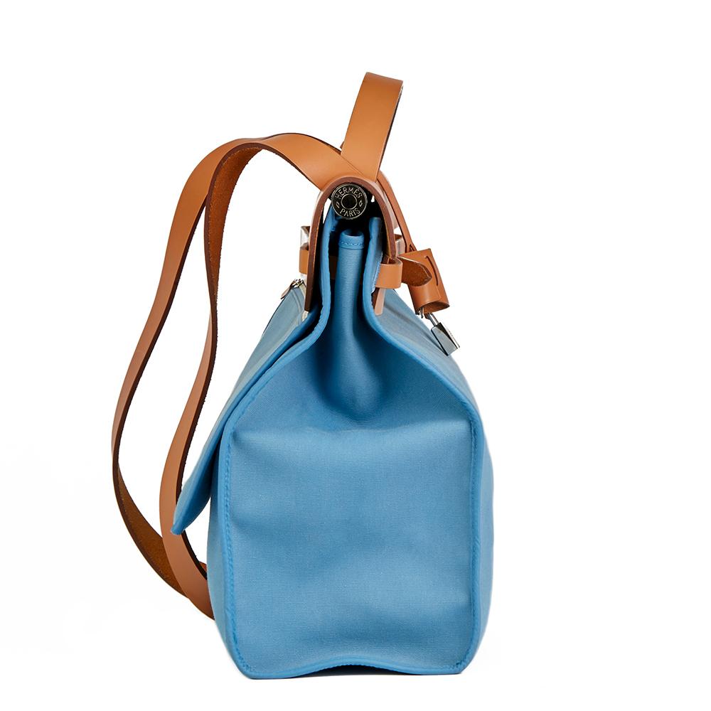 HERMÈS
Vache Hunter Cowhide Leather & Bleu Natural Canvas Herbag Zip 39

 Reference: HB2005
Serial Number: [O]
Age (Circa): 2011
Accompanied By: Hermès Dust Bag, Lock, Keys, Clochette, Detachable Pouch
Authenticity Details: Date Stamp (Made in