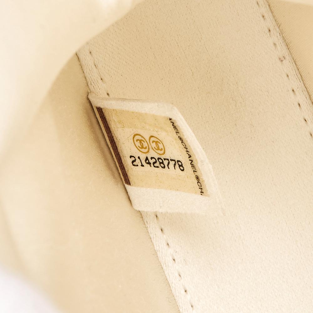 2015 Chanel White Calfskin Leather & Plexiglass Brasserie Gabrielle Plate Clutch 1