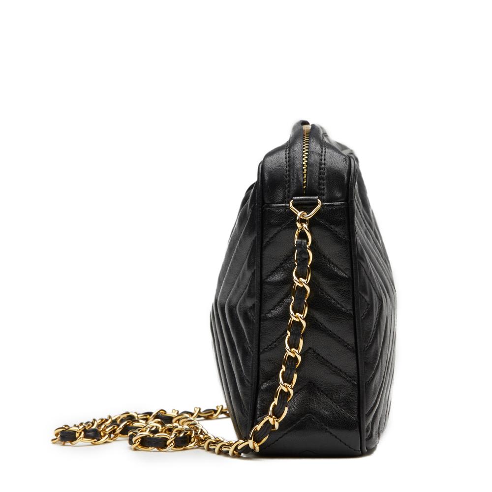 CHANEL
Black Chevron Quilted Lambskin Vintage Timeless Fringe Camera Bag

 Reference: HB942
Serial Number: 0749420
Age (Circa): 1987
Accompanied By: Chanel Dust Bag
Authenticity Details: Serial Sticker (Made in Italy)
Gender: Ladies
Type:
