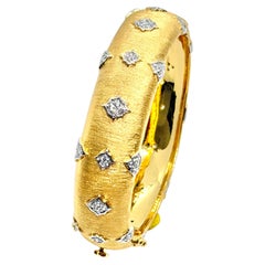 Bijoux Num Hand-engraved Star Pattern Vermeil Curve Bangle Bracelet