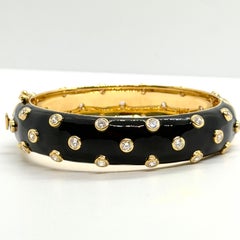 Bijoux Num – Schwarzes Emaille-Armband mit Polka-Dots und geschwungener Form aus Vermeil