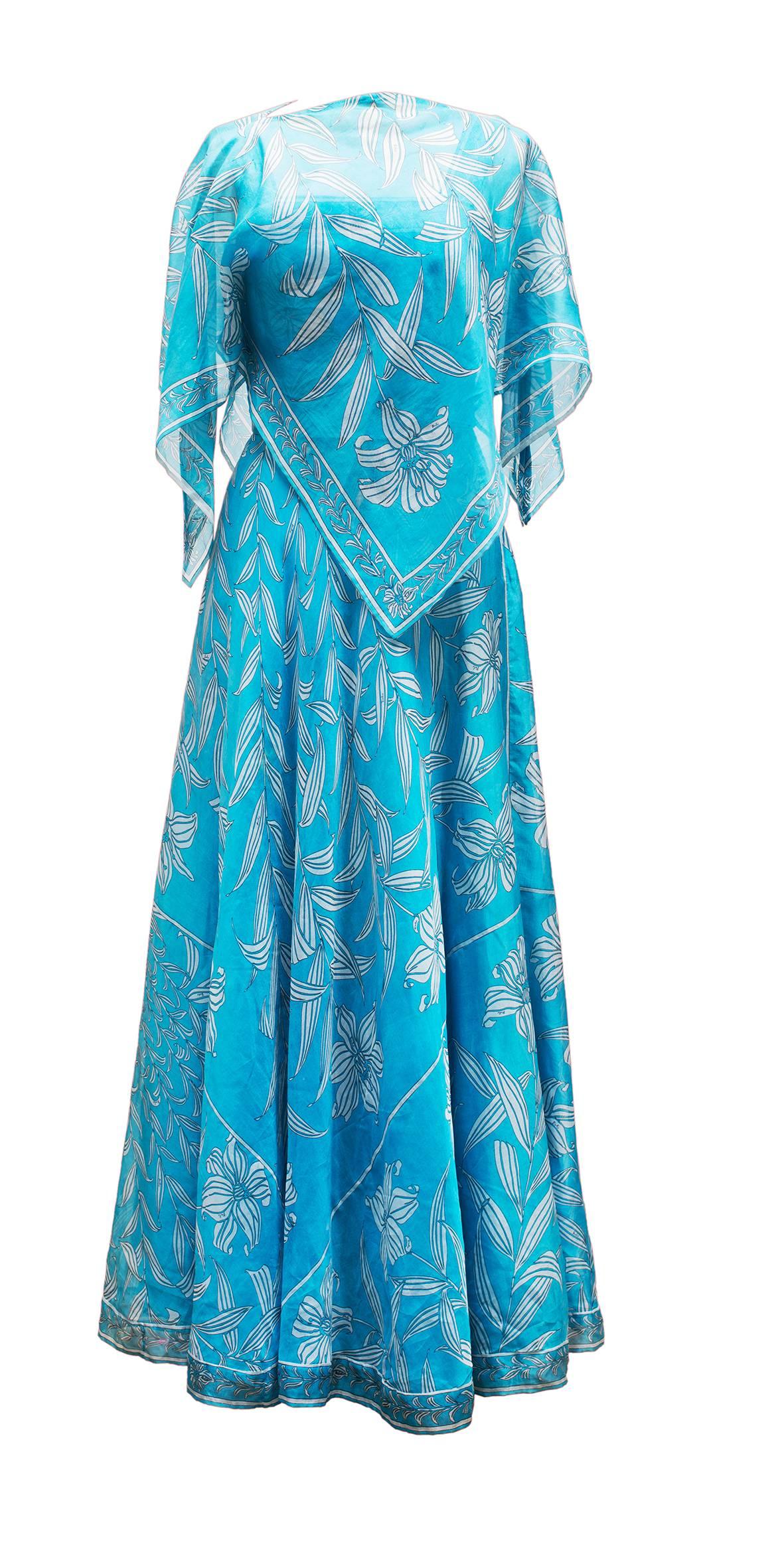 1960's Emilio Pucci Italy Divine Long Blue Organza  Dress With Mini Cap In Excellent Condition For Sale In Paris, FR