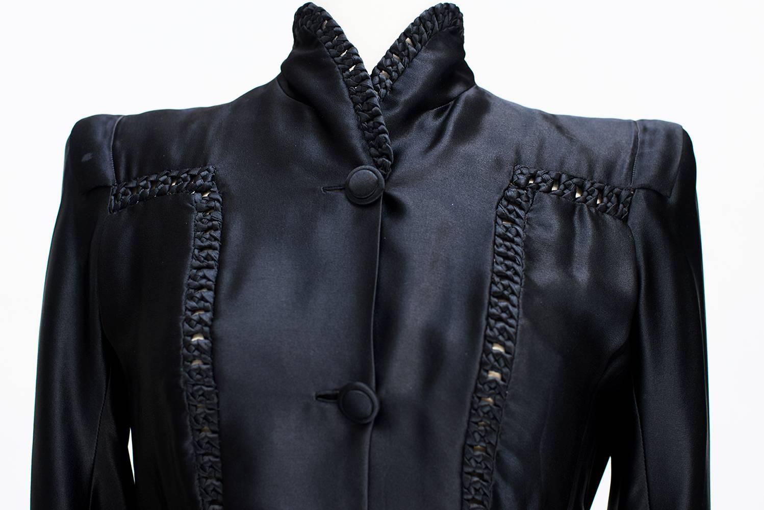 1935s Nina Ricci Haute -Couture Gorgeous Black Satin Jacket  :
Rarissime; . The straight jacket long sleeves, and two pockets, is closed by a thin belt whose buckle is bakelite. The lead and the back of the jacket are underlined by silk satin