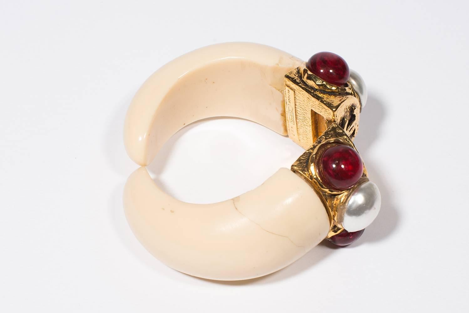 1970's Rare Chanel Cream Bracelet Fake Pearl, Red Cabochon In Good Condition In Paris, FR