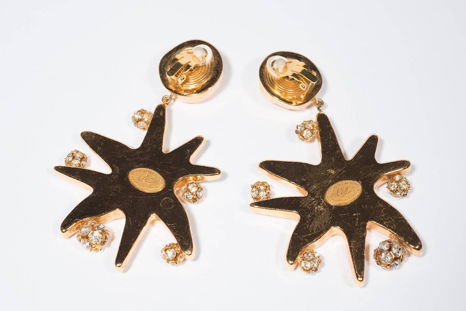 1990 Christian Lacroix Star Pendant Earrings

Stunning gold brass clip earrings : star with 8 branches and 5 strass balls 

Signed .
