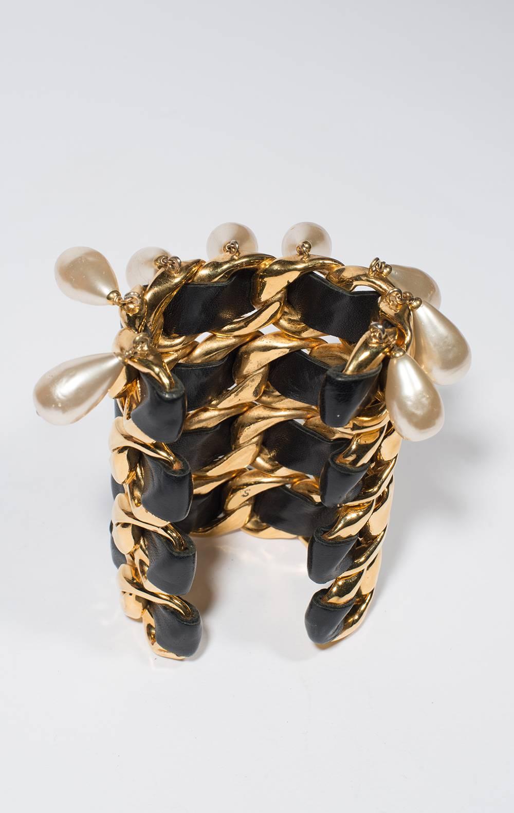 Chanel Vintage Amazing Cuff  1988-1992 In Good Condition For Sale In Paris, FR