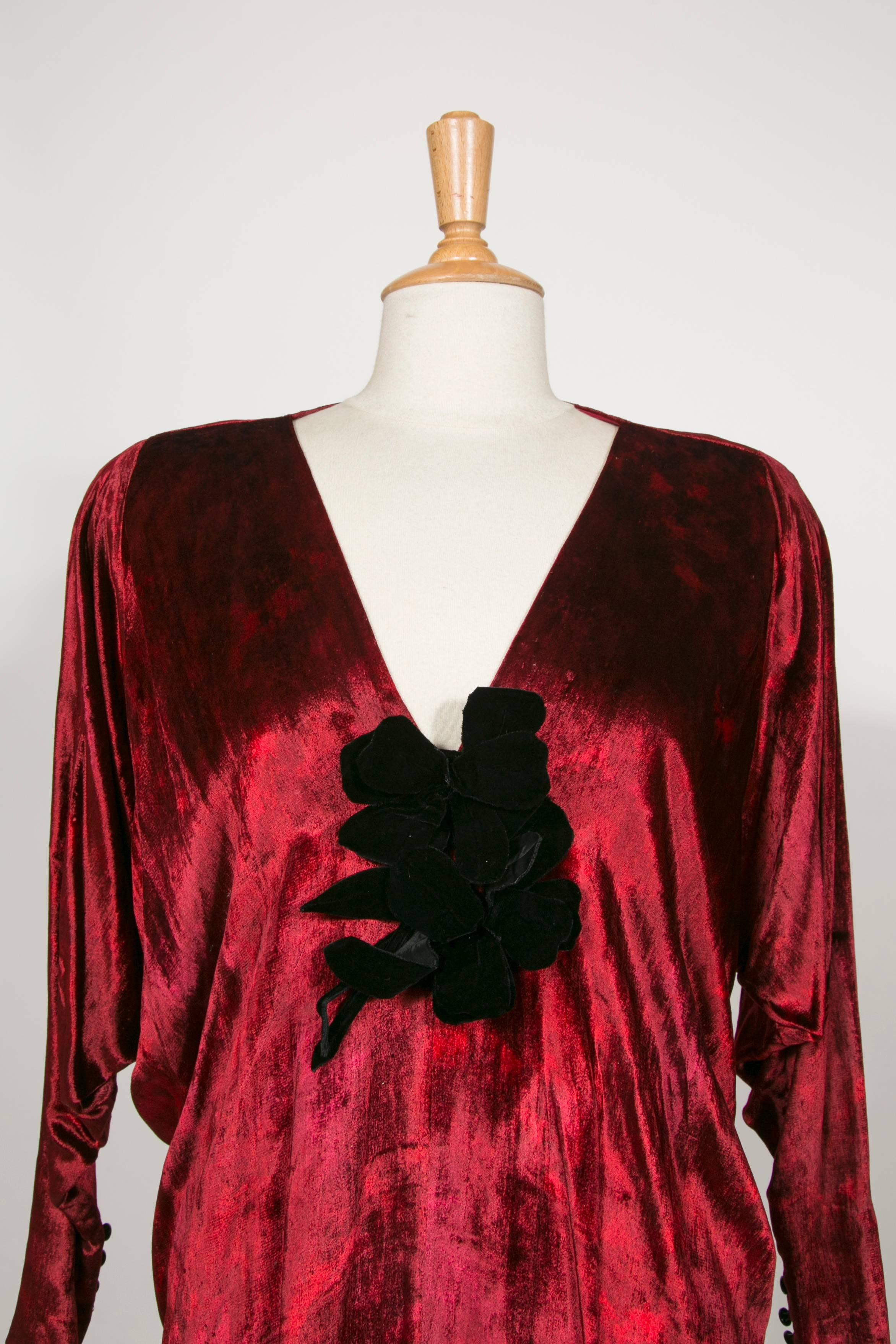 1975 Yves Saint Laurent Haute Couture Iconic  Ruby Silk Velvet  Evening Dress In Excellent Condition In Paris, FR