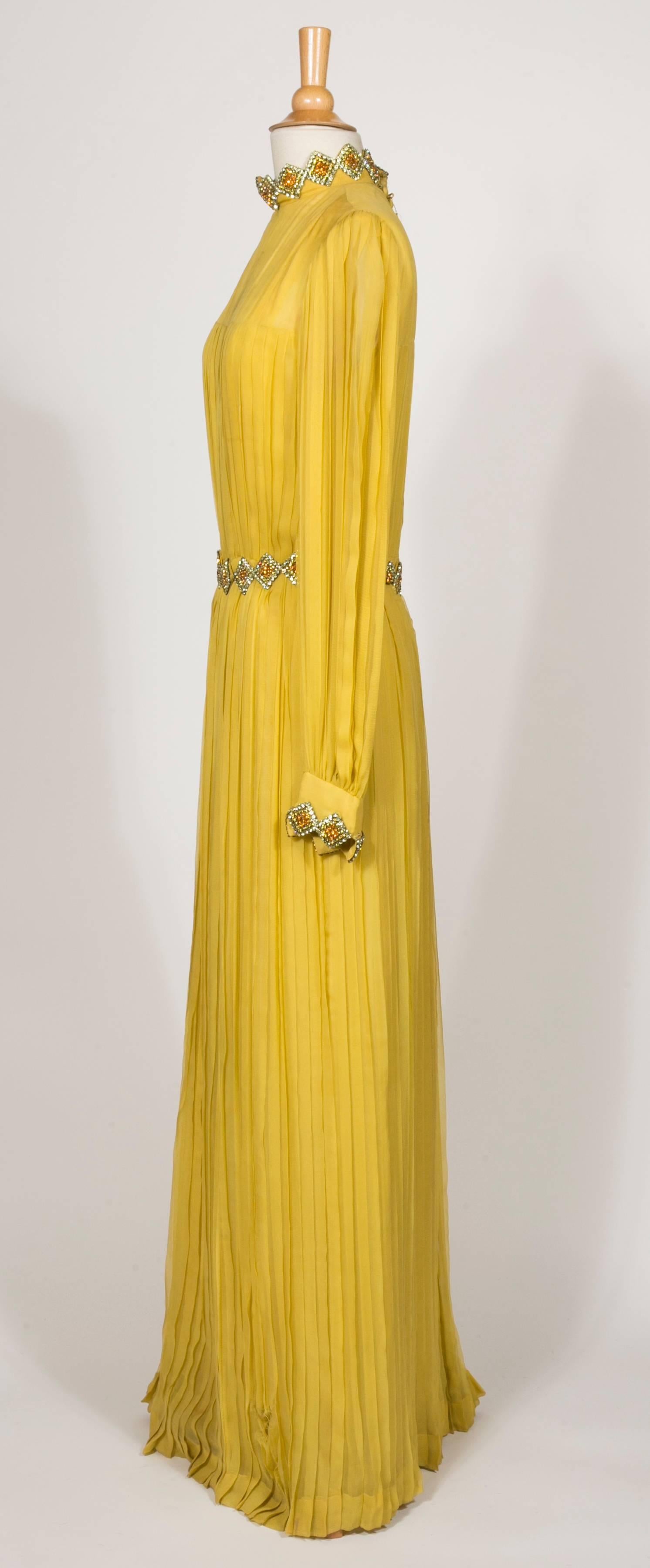 1970 Jean Patou fabulous Long Yellow Pleats Chiffon Dress In Good Condition In Paris, FR