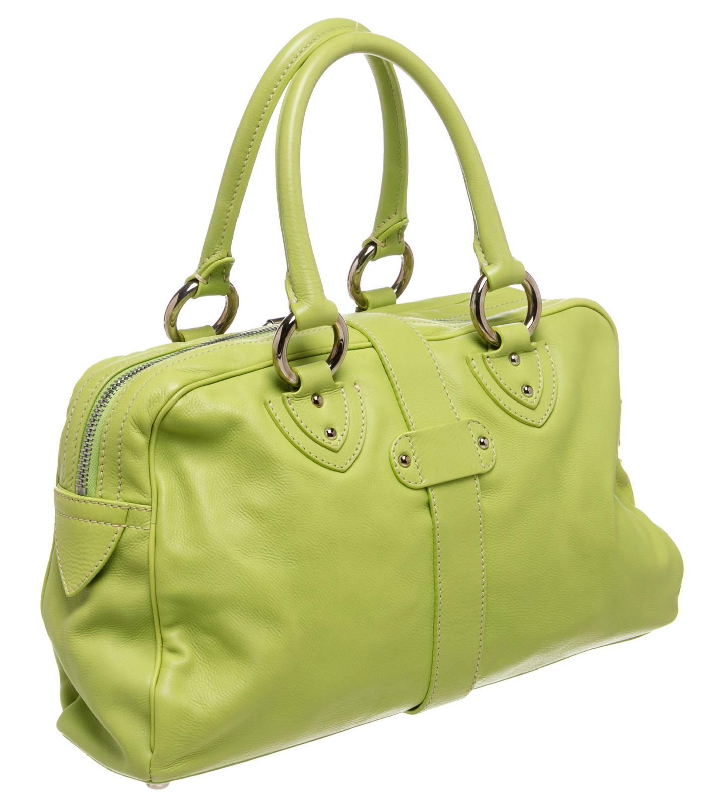 Designer: Marc Jacobs
Type:
Handbag
Condition:
Exterior: Pre-owned in very good condition - minor wear
Interior: Pre-owned in very good condition- minor wear
Color:
White
Material:
Leather
Dimensions: 15