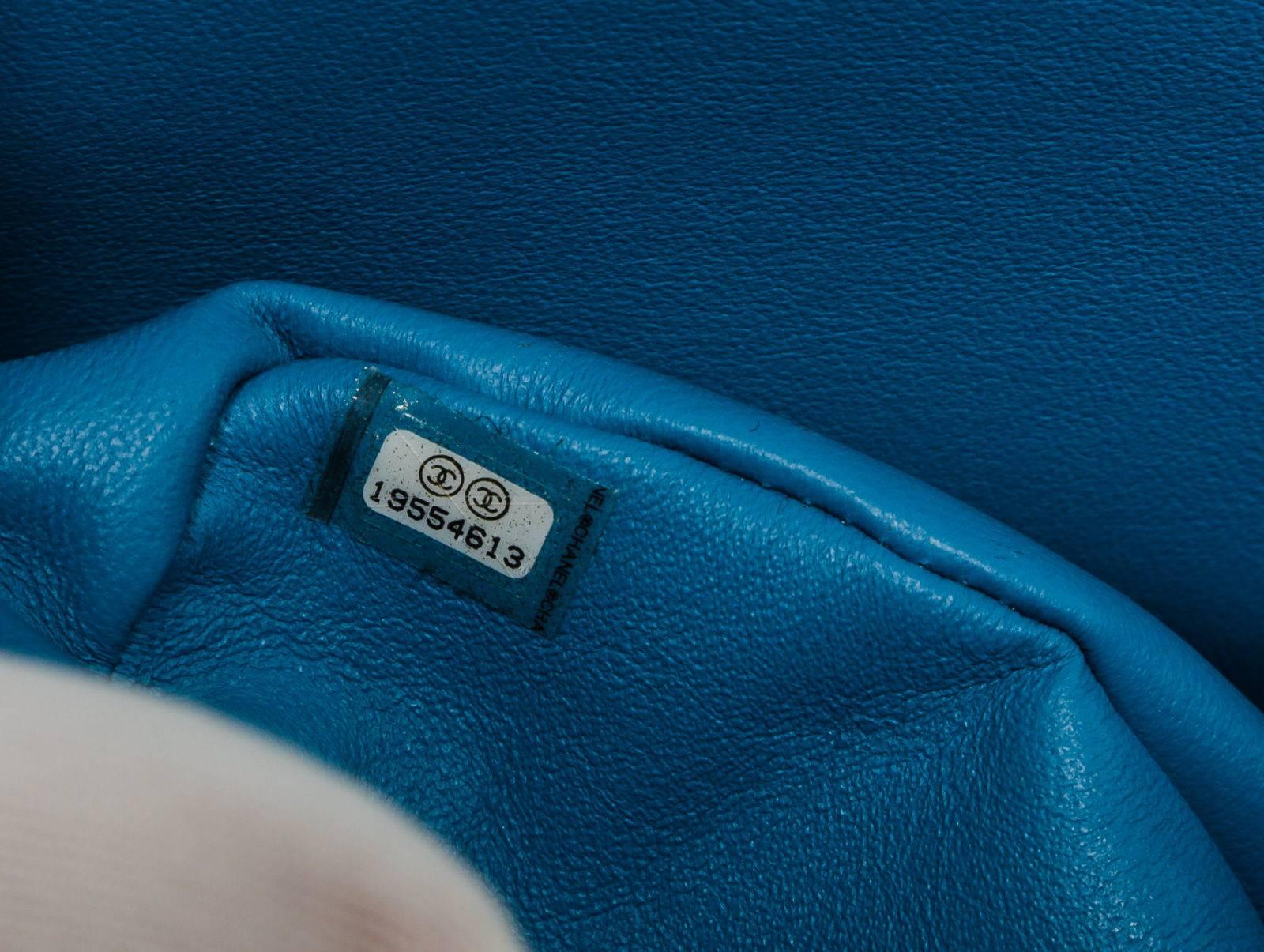 Chanel Blue Quilted Patent Leather Jumbo Flap Shoulder Handbag For Sale 3