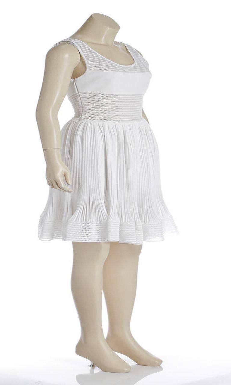 Women's Alaia White Sleeveless Flare Skirt Open Weave Knit Dress (Size 38) NEW  For Sale