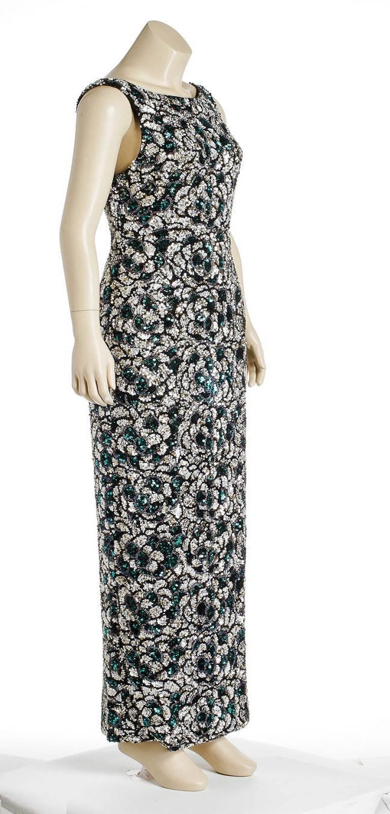 Black Oday Shakar White Multicolor Sleeveless Floral Sequin Evening Gown (Size 6) For Sale
