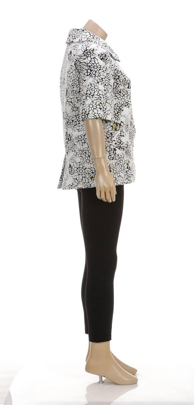 Gray Chanel White Multicolor Short Sleeve Applique Jacket (Size 36) For Sale